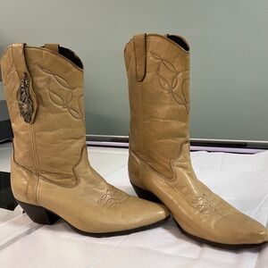 Laredo tan Leather Boots made in USA women’s 9.5 vintage feather embellishment